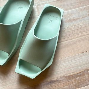 New Modern women’s Jordan hex chunky slides pistachio mint green shoes 7